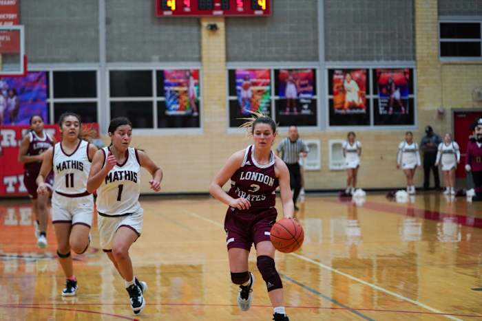 mathis-london-girls-basketball-playoffs00015